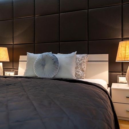 Luxurious & Spacious Downtown Residence In Liszt Ferenc Square บูดาเปสต์ ภายนอก รูปภาพ