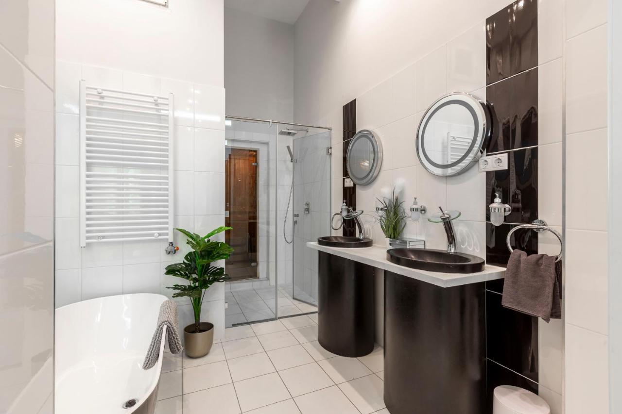Luxurious & Spacious Downtown Residence In Liszt Ferenc Square บูดาเปสต์ ภายนอก รูปภาพ