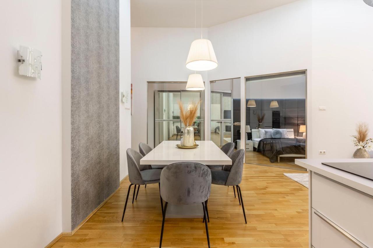 Luxurious & Spacious Downtown Residence In Liszt Ferenc Square บูดาเปสต์ ภายนอก รูปภาพ
