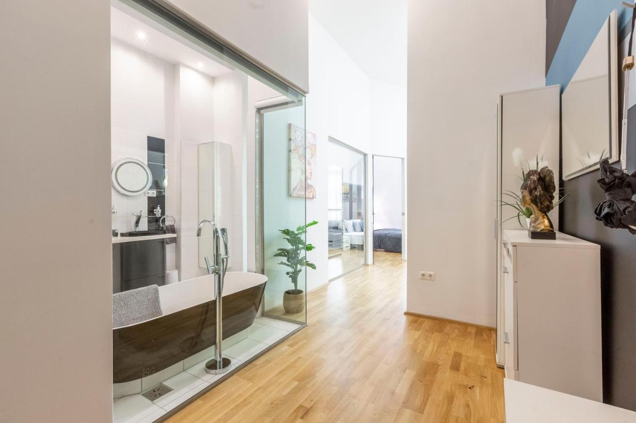 Luxurious & Spacious Downtown Residence In Liszt Ferenc Square บูดาเปสต์ ภายนอก รูปภาพ