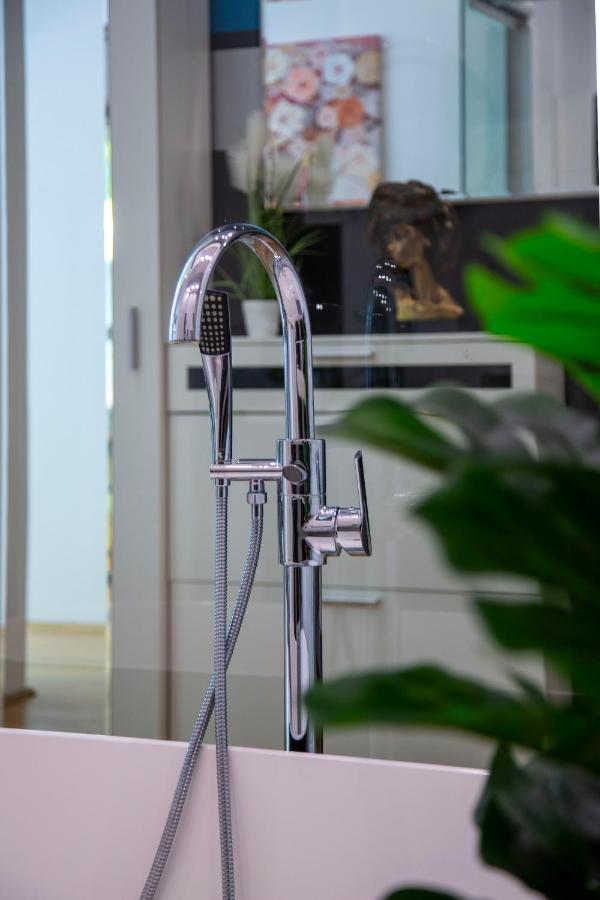 Luxurious & Spacious Downtown Residence In Liszt Ferenc Square บูดาเปสต์ ภายนอก รูปภาพ