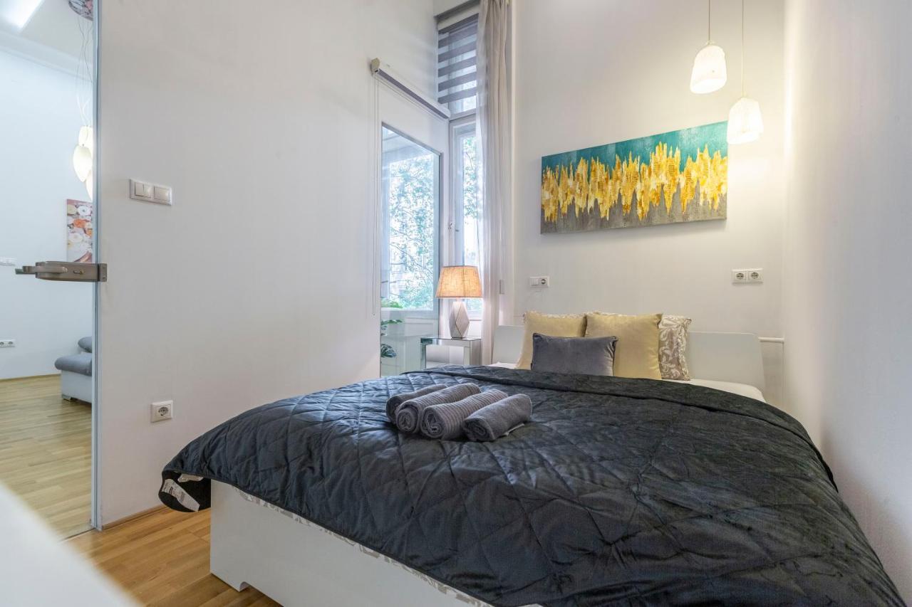 Luxurious & Spacious Downtown Residence In Liszt Ferenc Square บูดาเปสต์ ภายนอก รูปภาพ
