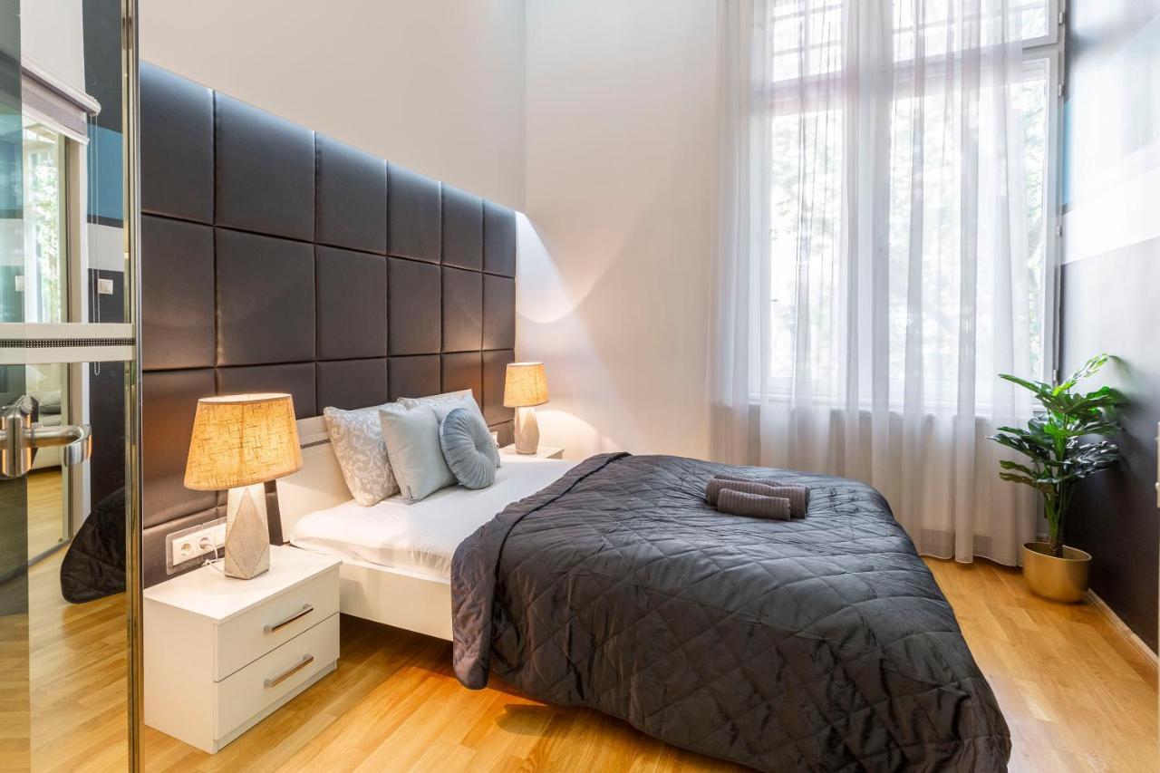 Luxurious & Spacious Downtown Residence In Liszt Ferenc Square บูดาเปสต์ ภายนอก รูปภาพ