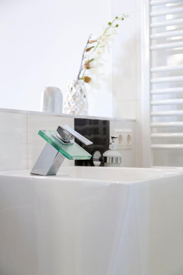 Luxurious & Spacious Downtown Residence In Liszt Ferenc Square บูดาเปสต์ ภายนอก รูปภาพ