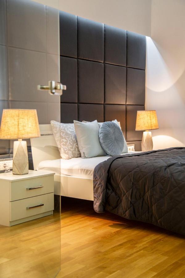 Luxurious & Spacious Downtown Residence In Liszt Ferenc Square บูดาเปสต์ ภายนอก รูปภาพ